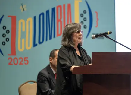 Laura Restrepo llama a una nueva narrativa en la FIL Monterrey