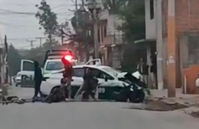 Capturan a asaltantes tras huir en un taxi