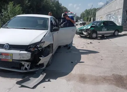 Chocan taxi y particular en La Misión