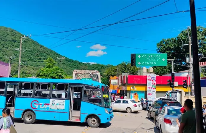 Compiten morenistas y verdes por repartir ayuda