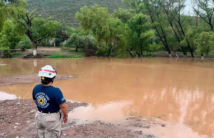 Evalúan daños en puentes y caminos