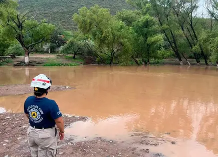 Evalúan daños en puentes y caminos