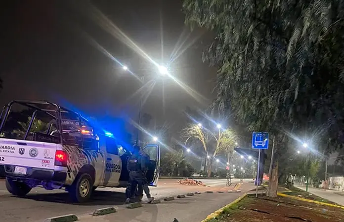 Fallece motociclista al derrapar y chocar