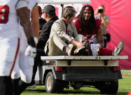 Lesión de tobillo deja fuera de temporada a Fred Warner, estrella de los 49ers Lesión de tobillo deja fuera de temporada a Fred Warner, estrella de los 49ers