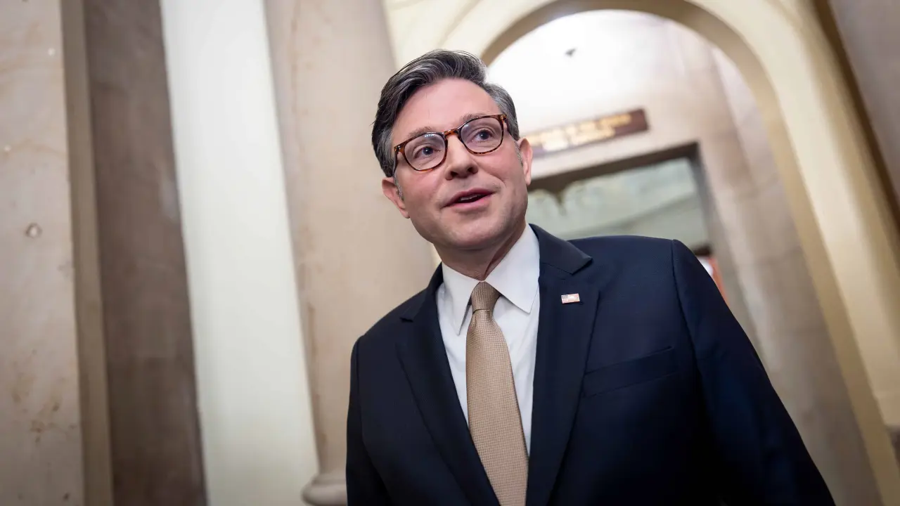 Mike Johnson predice cierre gobierno federal más largo en historia