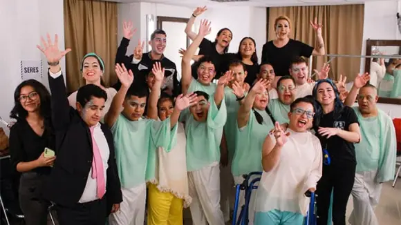 "OBSÉRVAME": ARTE INCLUYENTE SOBRE EL ESCENARIO