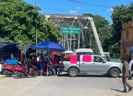 Pleito entre comerciantes bloquea todo Tamazunchale