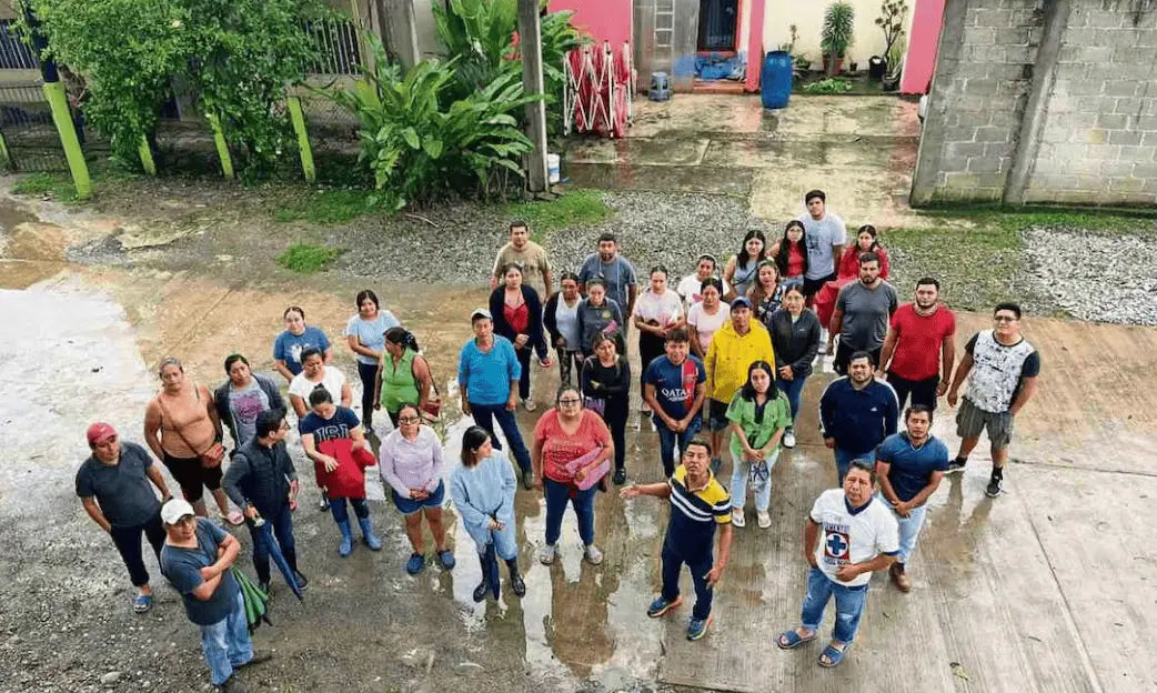 Rescatan a 20 maestros varados en la Huasteca veracruzana