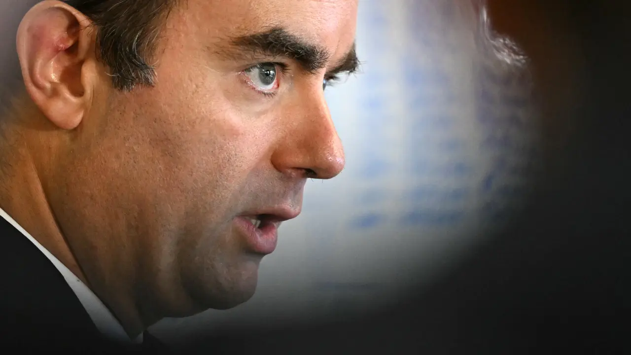 Sebastien Lecornu nombra nuevo gobierno en Francia para enfrentar crisis política