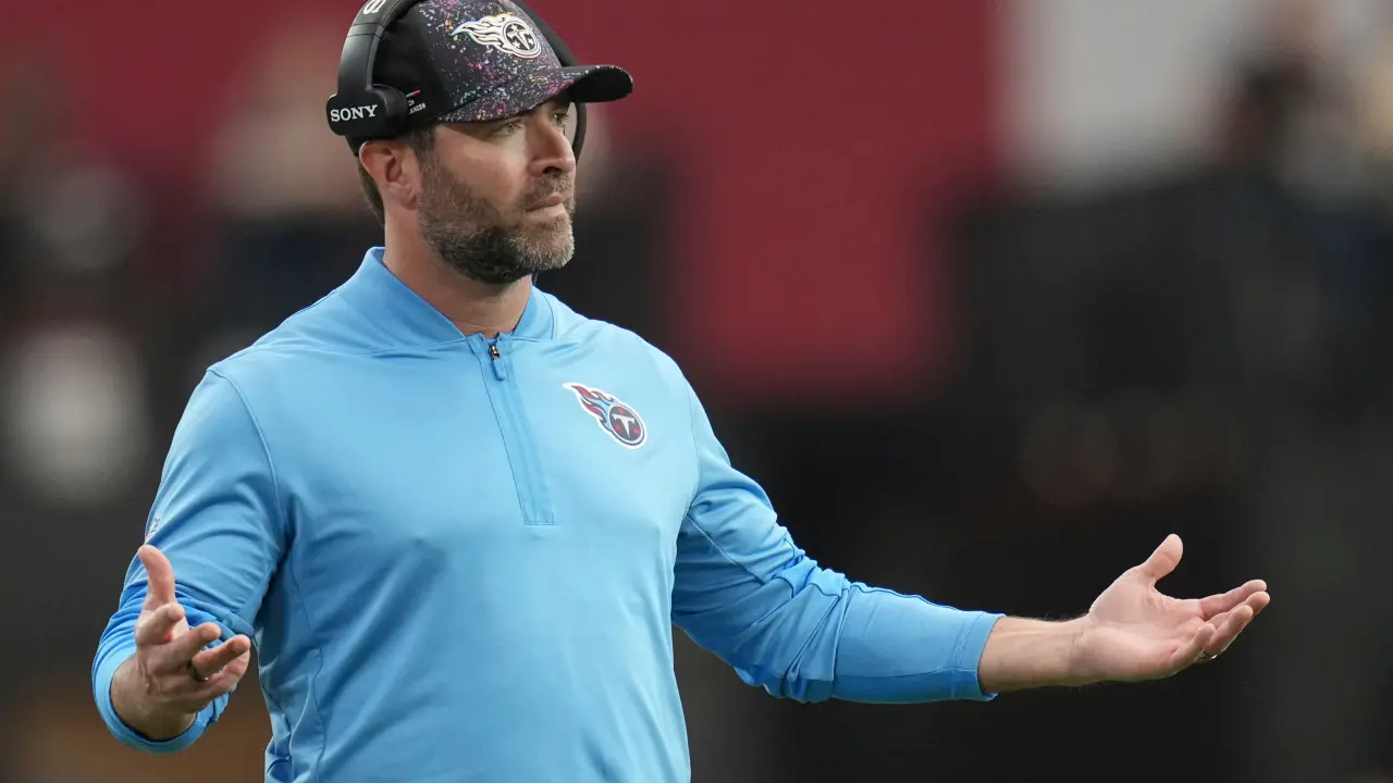 Titans de Tennessee despiden a Brian Callahan por mal inicio de temporada