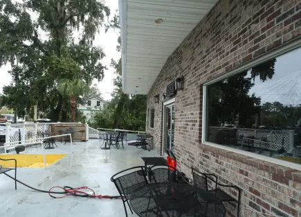 Tragedia en Isla St. Helena: Cuatro muertos y múltiples heridos por tiroteo en bar