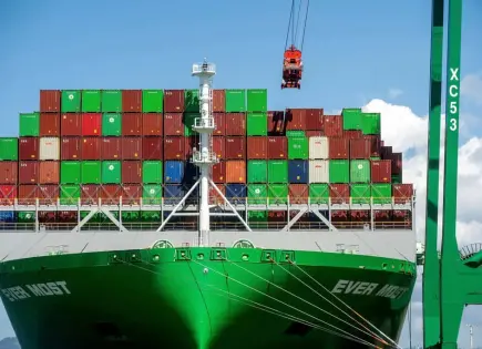 Acuerdo histórico sobre emisiones de gases en la industria naviera