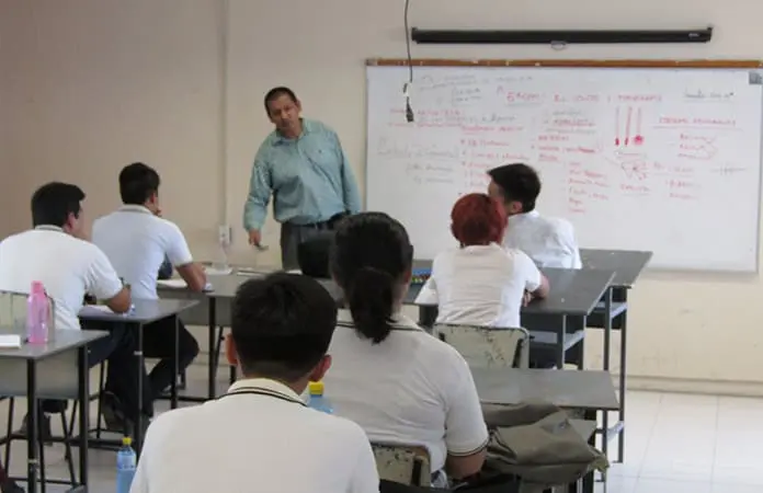 Baja matrícula escolar no debe afectar a docentes