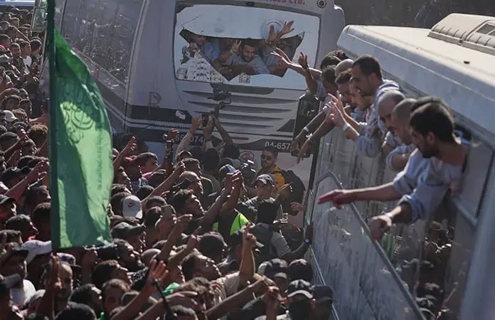 Cautivos muestran señales de tortura