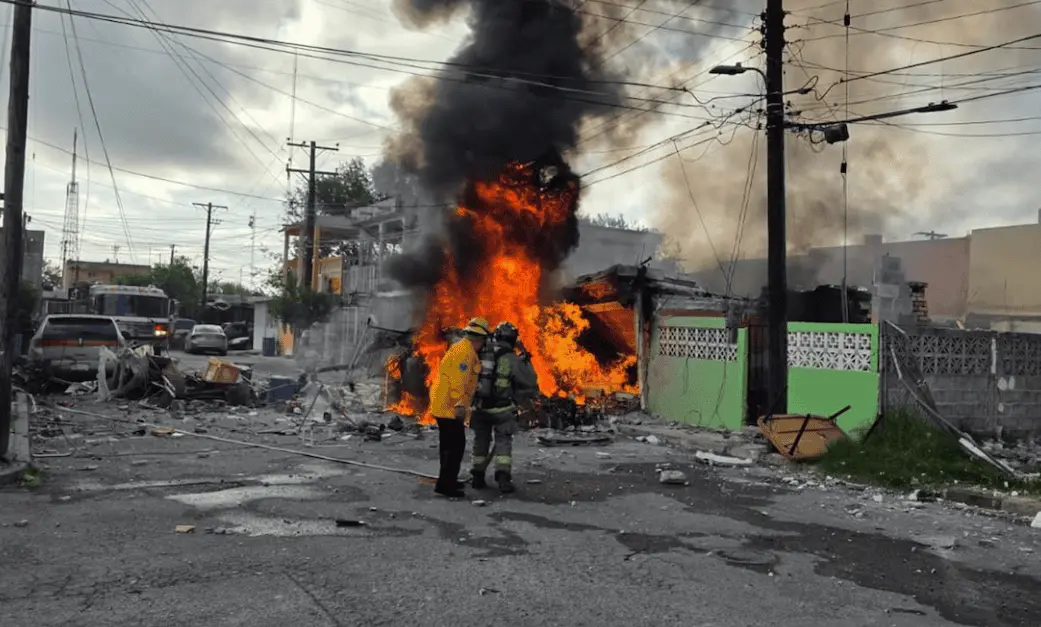 Evacuación de estudiantes tras explosión por gas en Nuevo Laredo