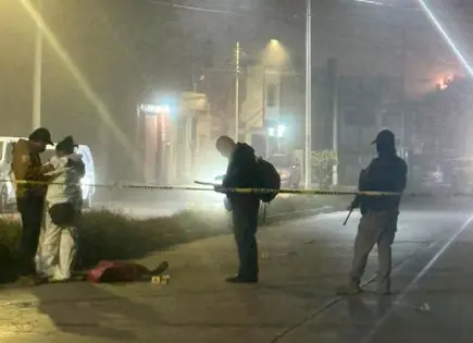 Fallece motociclista al estrellarse contra poste Fallece motociclista al estrellarse contra poste