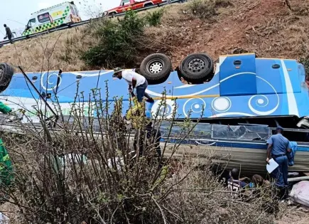 Tragedia en Sudáfrica: 42 muertos en accidente de autobús en Louis Trichardt