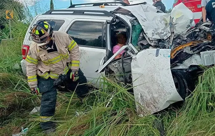 Dos heridos graves por fuerte choque en carretera 70