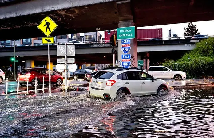 Causa tormenta lluvias y aludes en California