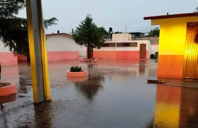 Suman 63 escuelas afectadas por lluvias en la Huasteca