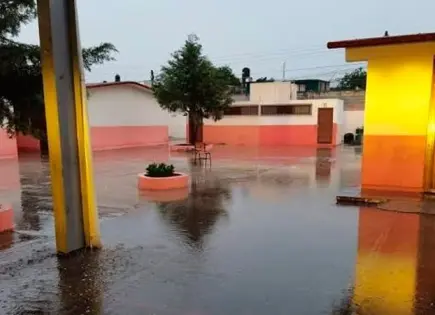 Suman 63 escuelas afectadas por lluvias en la Huasteca