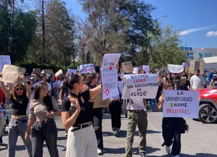 Fotos | Estudiantes de la UASLP protestan en glorieta Bocanegra