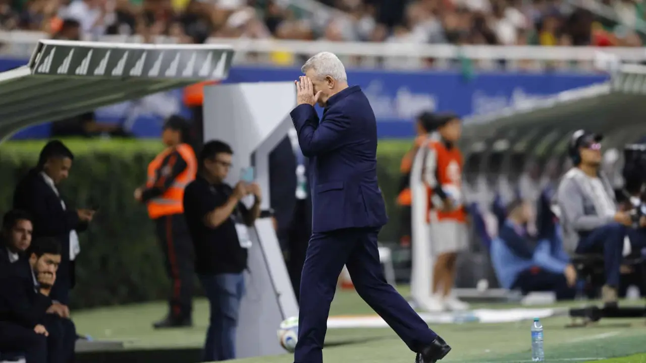 "Fuera Aguirre", el grito que marcó el empate entre México y Ecuador