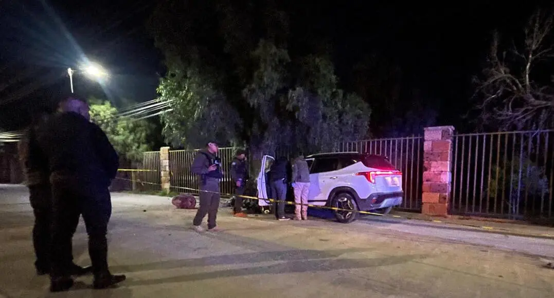 Hallan a hombre asesinado dentro de una camioneta