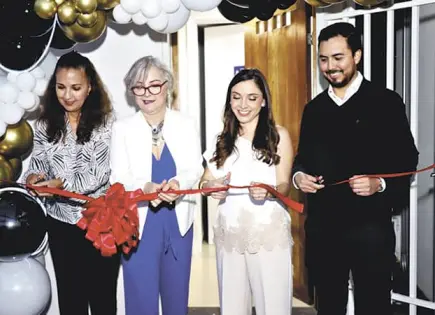 INAUGURAN DIWELL ODONTOLOGÍA ESPECIALIZADA