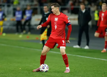 Lesión de Robert Lewandowski pone en jaque su participación en Clásico vs Real Madrid