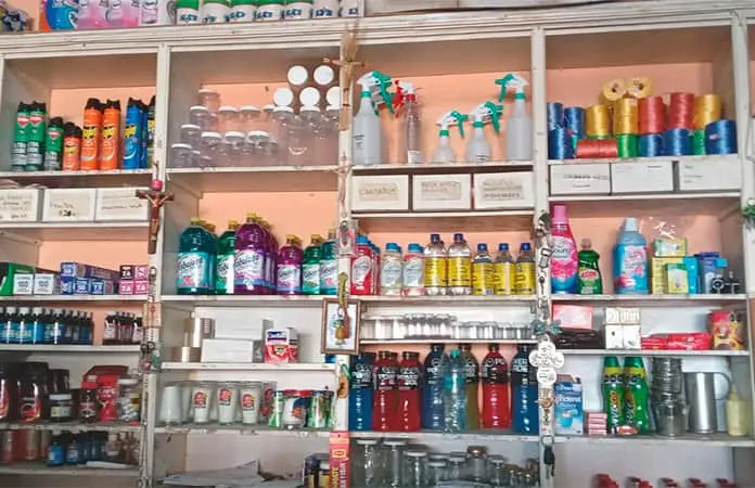 Lluvias afectan a los comercios