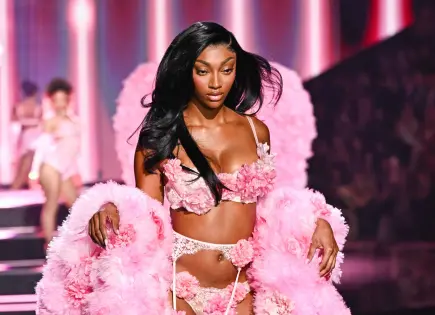 Angel Reese, la deportista que desfiló en Victorias Secret Fashion Show