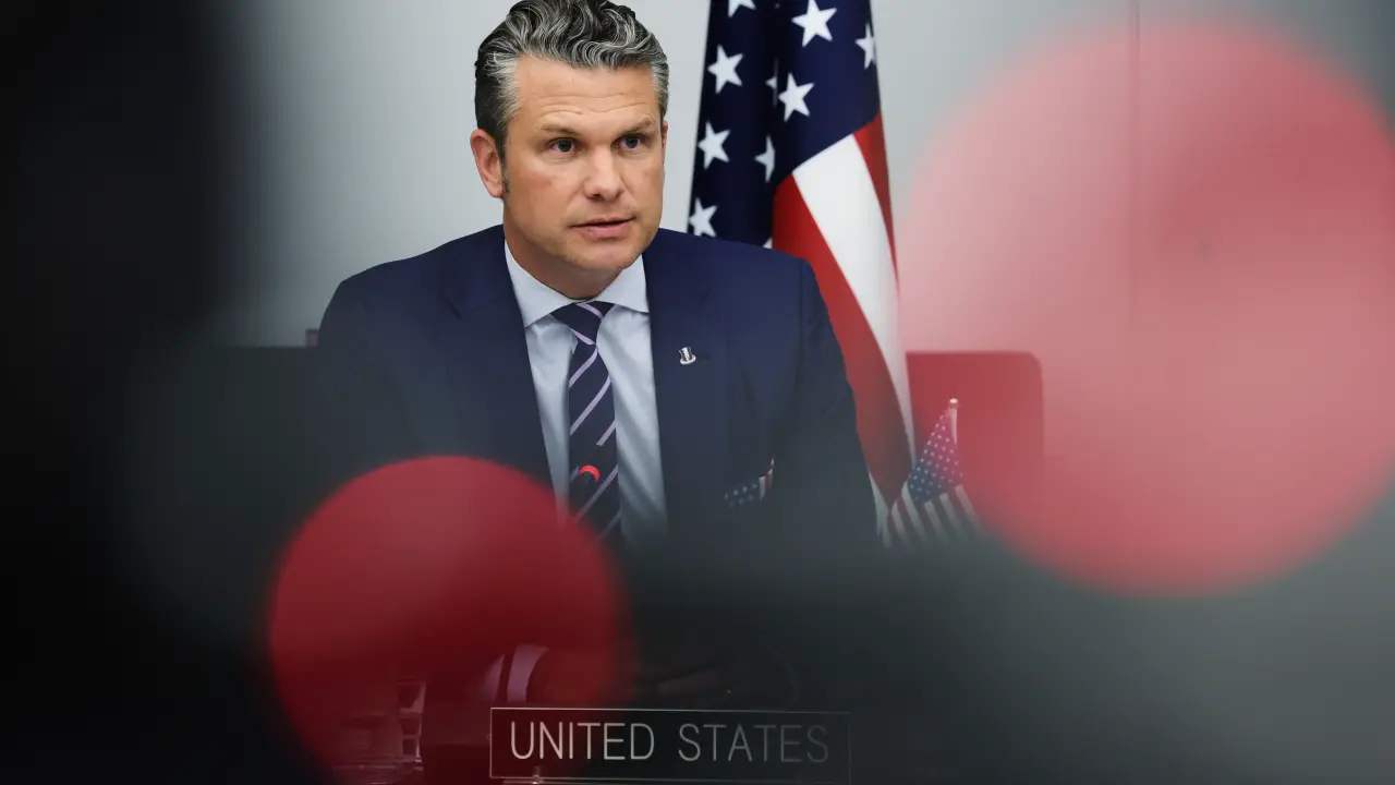 Aterrizaje de emergencia en Reino Unido del avión del Secretario de Defensa por grieta en parabrisas