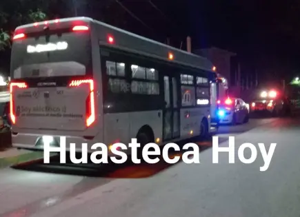 Dañan unidad de Red Metro con poncha llantas