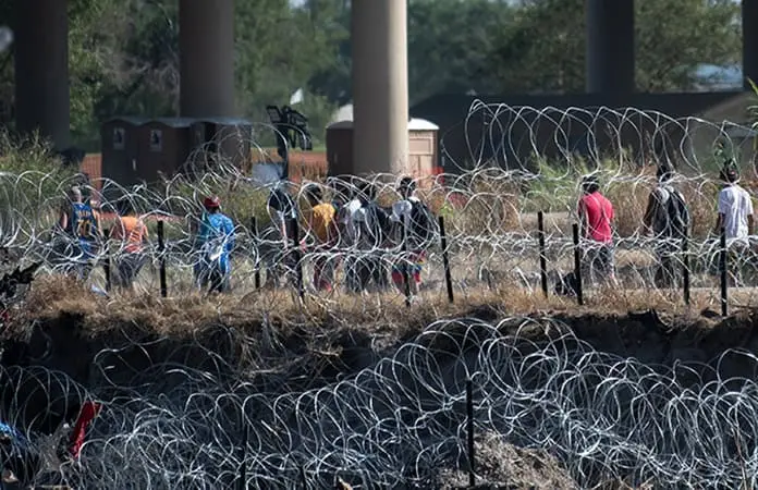 EU anuncia multa por cruzar de ilegal