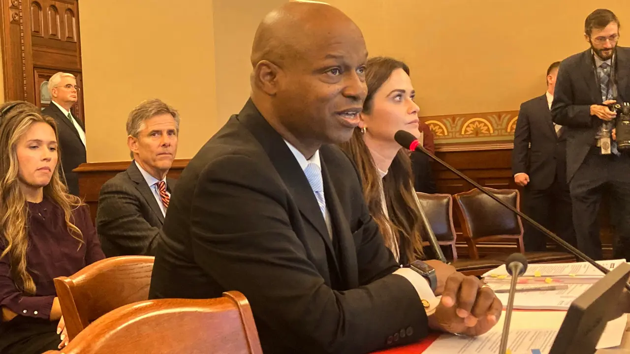 Orden judicial prohíbe arrestos de ICE en tribunales de Chicago