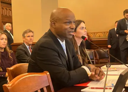 Orden judicial prohíbe arrestos de ICE en tribunales de Chicago