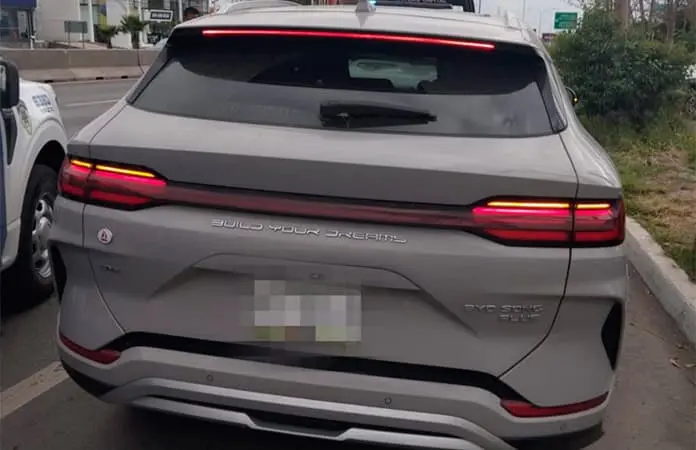 Policía Vial recupera camioneta robada, detienen a conductora