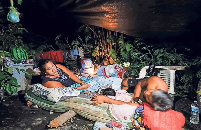 “Seguimos con lodo arriba de la rodilla”