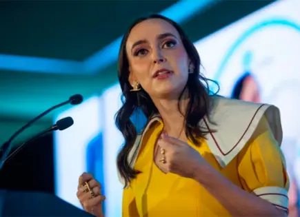 Altagracia Gómez insta a empresarios a invertir en México para fortalecer la economía nacional Altagracia Gómez insta a empresarios a invertir en México para fortalecer la economía nacional