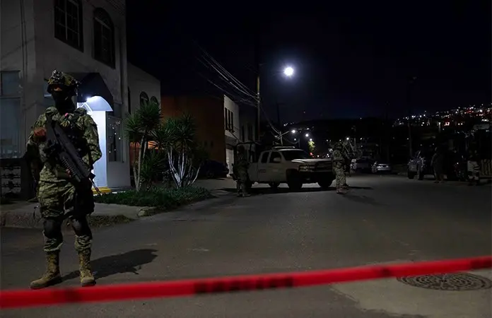 Atacan fiscalía con explosivos