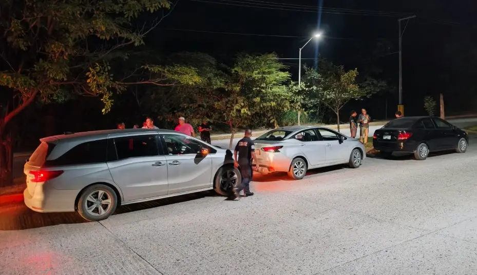 Choque múltiple en el bulevar México-Laredo deja solo daños materiales