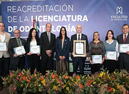 FACULTAD DE ODONTOLOGÍA DE LA UNIVERSIDAD CUAUHTÉMOC SLP FACULTAD DE ODONTOLOGÍA DE LA UNIVERSIDAD CUAUHTÉMOC SLP