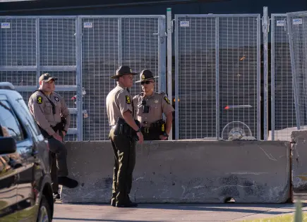 Jueza ordena cámaras corporales tras enfrentamientos en Chicago