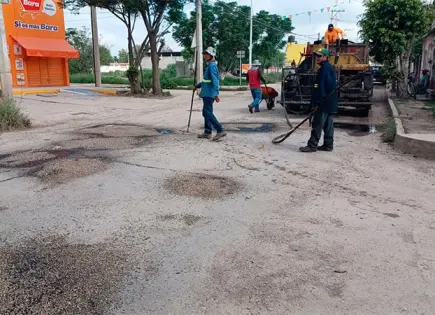 Realizan bacheo de calles de la ciudad Realizan bacheo de calles de la ciudad