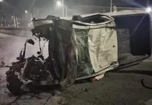 Sobrevive conductor tras destrozar camioneta en Periférico Sobrevive conductor tras destrozar camioneta en Periférico
