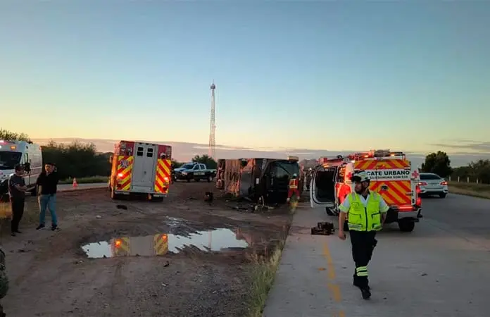 Vuelca un autobús; se reportan siete muertos