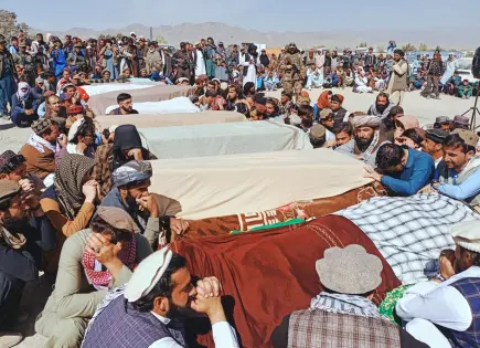 Afganistán y Pakistán firman alto al fuego tras semana de combates mortales Afganistán y Pakistán firman alto al fuego tras semana de combates mortales