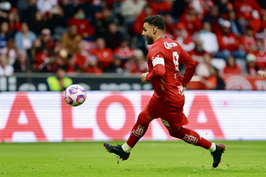 Alexis Vega marca golazo decisivo ante Querétaro en el Apertura 2025