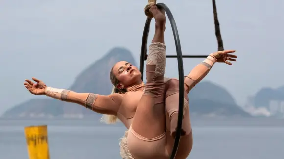 Circo aéreo en Brasil ofrece sanación a mujeres víctimas de violencia de género Circo aéreo en Brasil ofrece sanación a mujeres víctimas de violencia de género